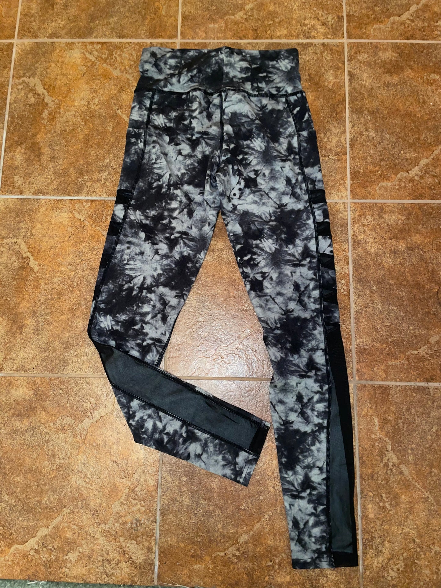 Tie-Dye Leggings with Pockets - SNTC Logo