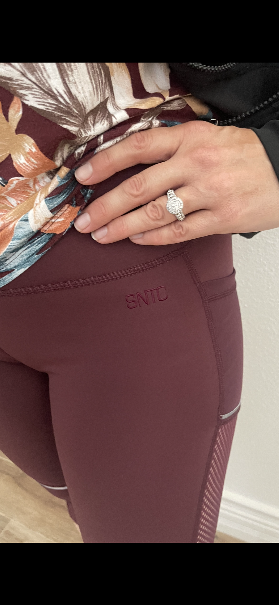 Fitted Capri Mesh Leggings with Pockets - Embroidered SNTC